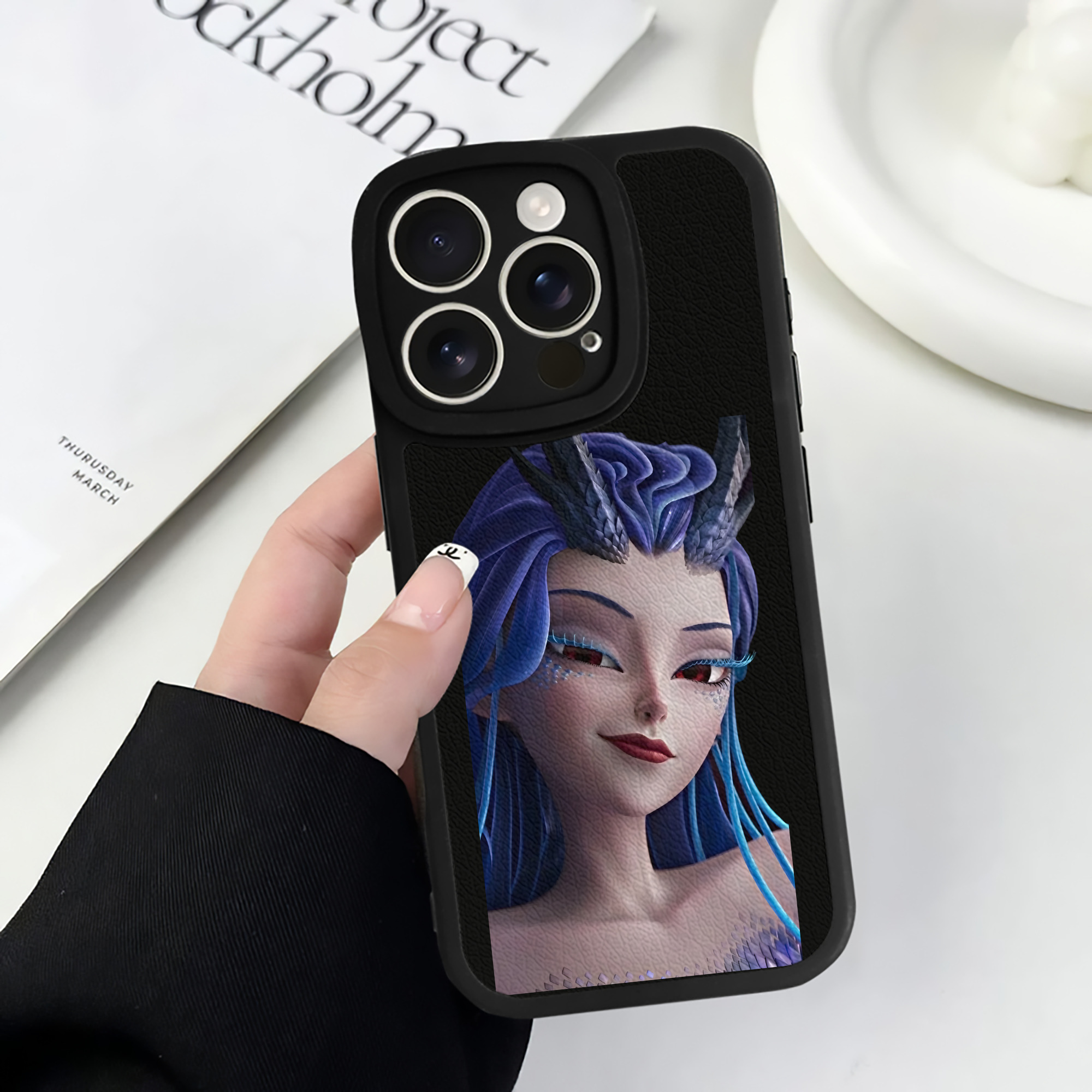 （画像用） Ne Zha 2 ナタ 魔童の大暴れ 【iPhone 16シリーズ対応】シリコンスマホケース（レザー調） 材質：シリコン